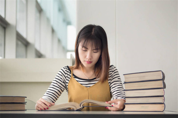 2025年荆州可以读中专的学校有哪些