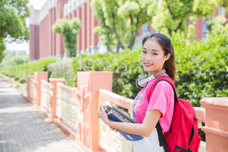 2025年湖南300分以下的中专学校有哪些