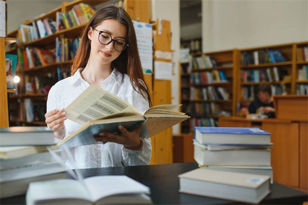 皖西当代职业中专学校的校园环境及师资力量