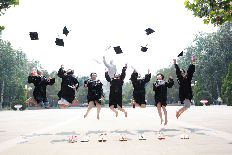 2025年荆州免费学费的高中学校有哪些